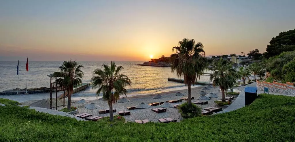 ساحل Pine Bay Holiday Resort Hotel Kusadasi